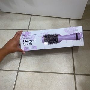 Adagio blowout brush